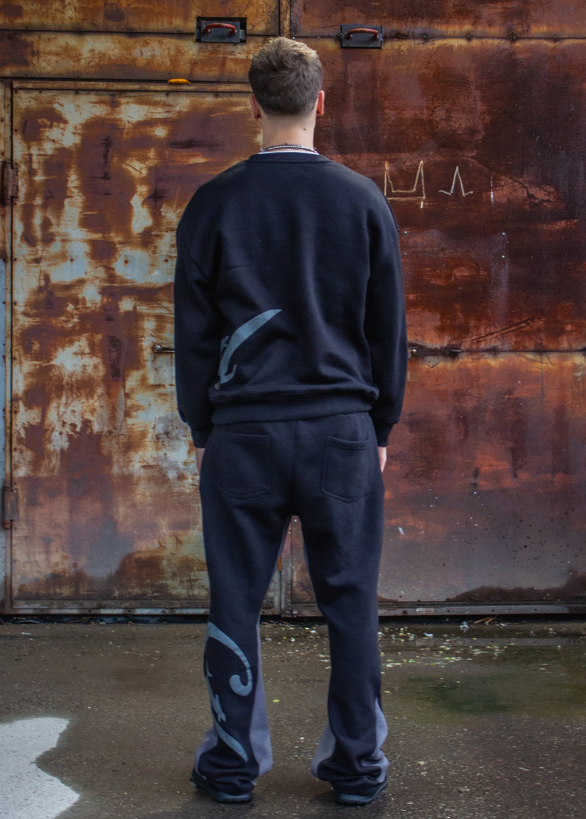BLACK HOODIE