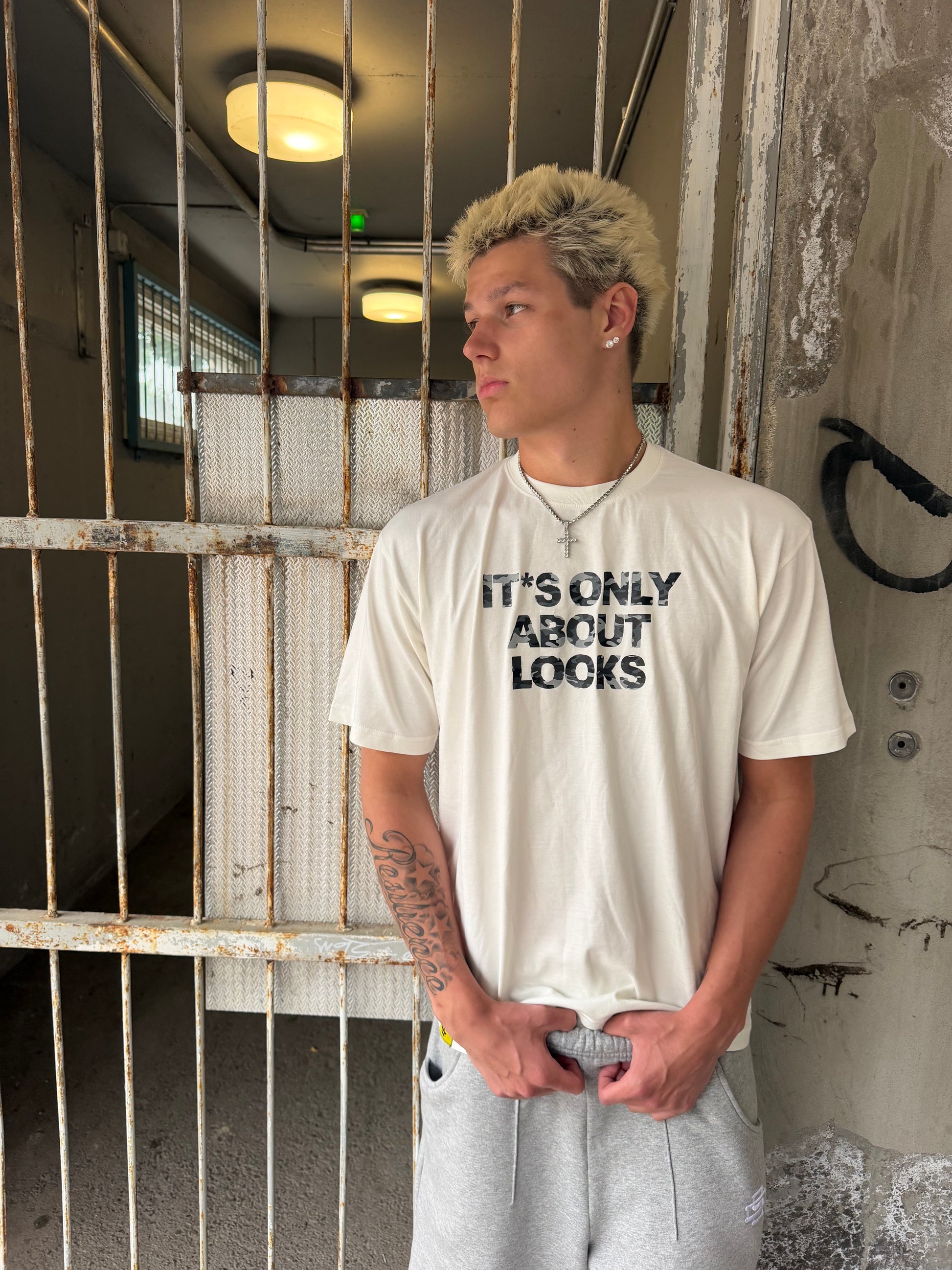 Looks Tee White